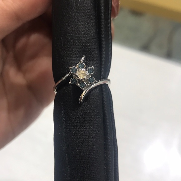 Silver ring - Picture 2 of 5